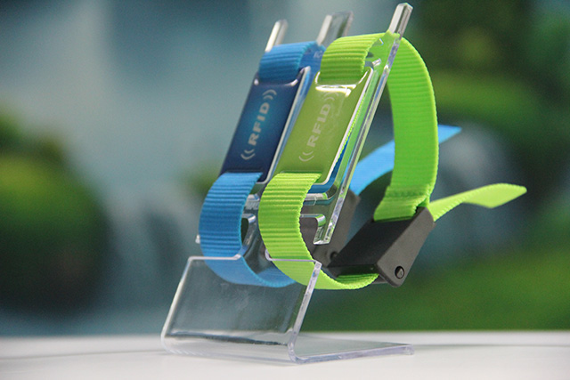 长毛的id硅胶腕带魔术手套，，，，，，污渍一洗就掉