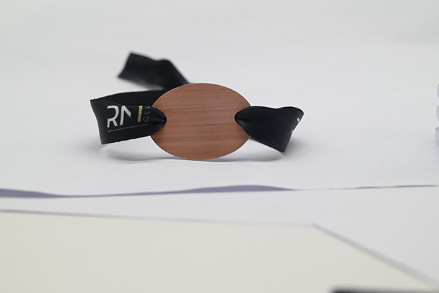 由于智能卡存储能力强，，，，，可以存储电子现金等网络钱币